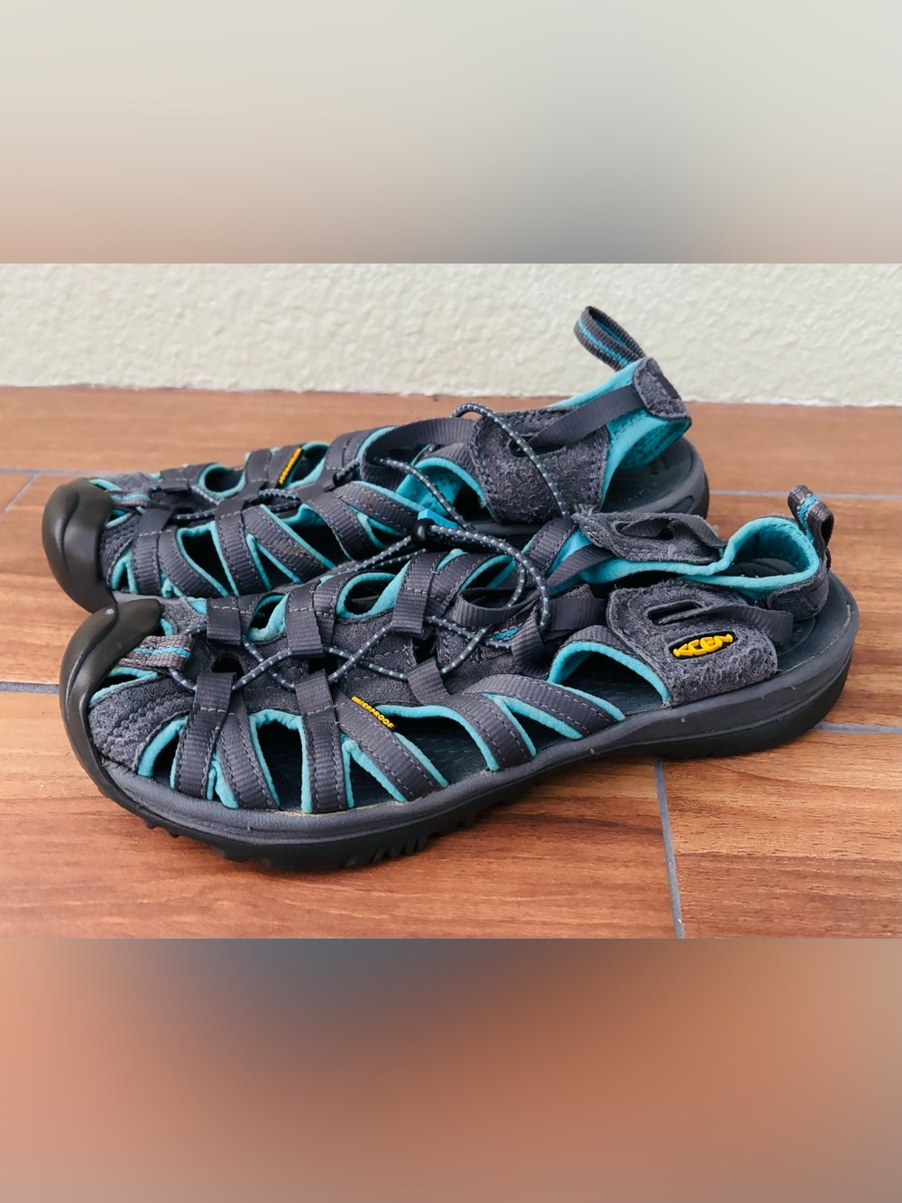 KEEN Women's Whisper Grey & Teal Sandals Size: 9